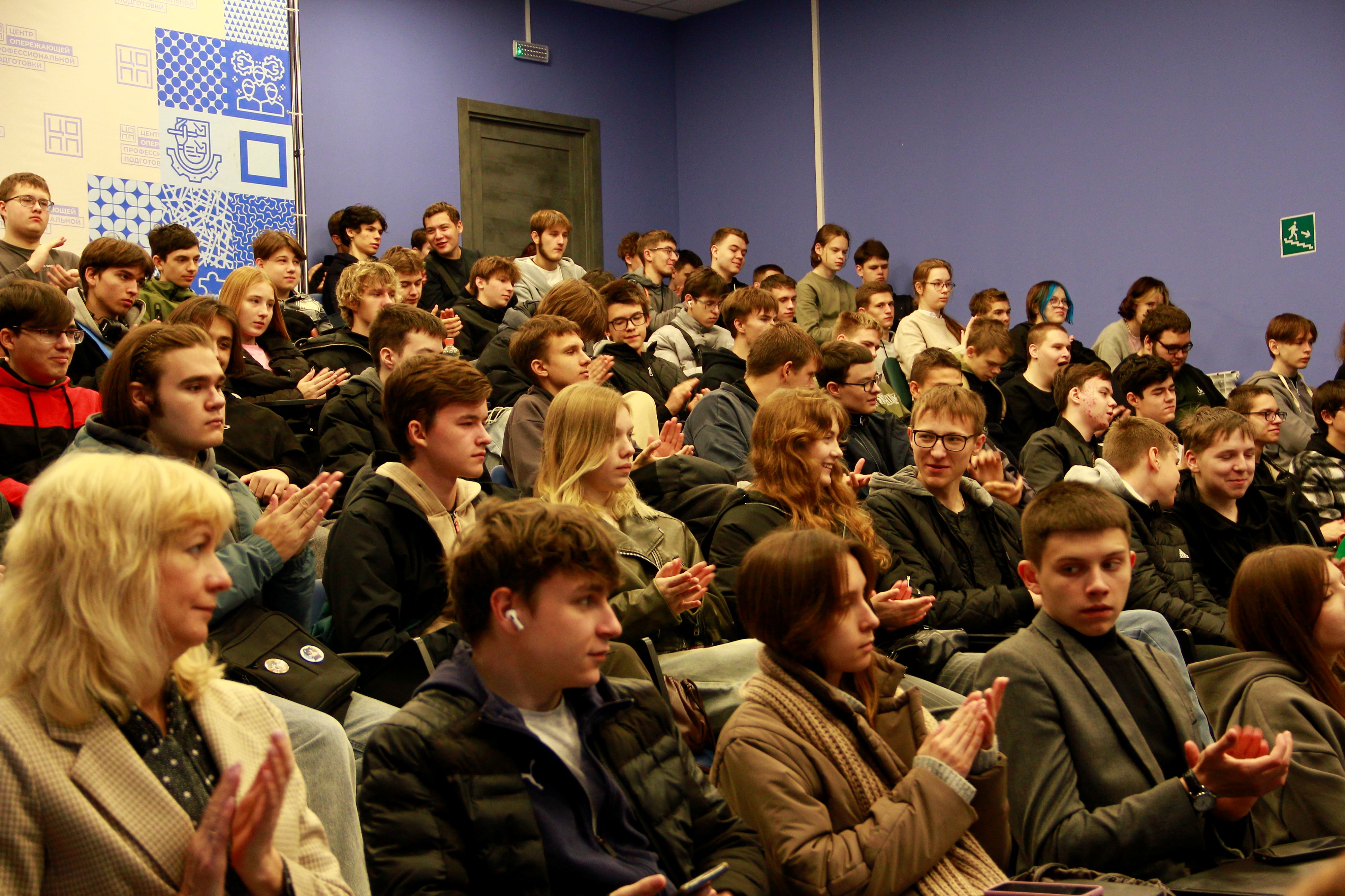 Представитель «Диспетчера» рассказывает о карьерных возможностях студентам смоленских ВУЗов